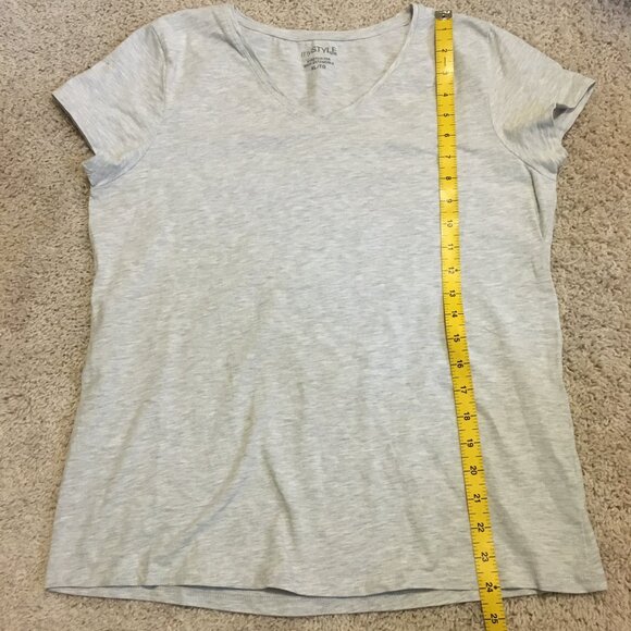 Grey Heathered Cotton V-Neck Stretch Tee - Picture 12 of 13